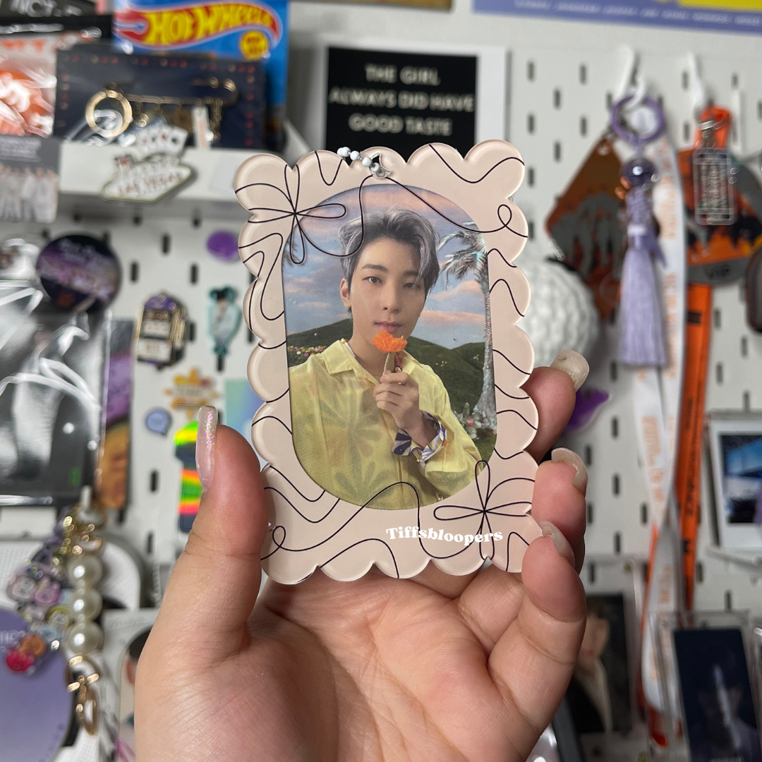 PREORDER Darl+ing SCALLOPED Acrylic Photocard Holder